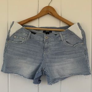 Luxe Essentials Denim maternity striped shorts